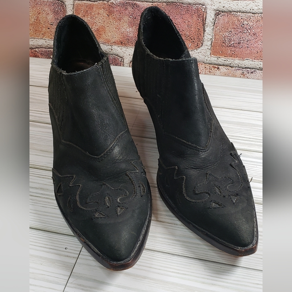 Circle S brand women's black western shoes size 7 (sc125)